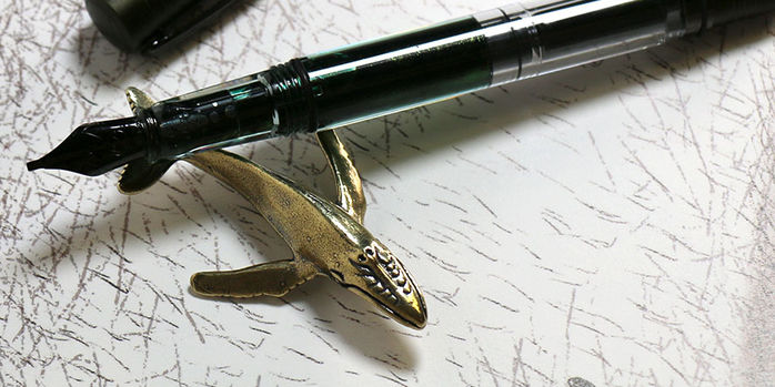 sassy_brassy_whale_pen_rest_with_monteverde_mp1_fountain_pen_from_above