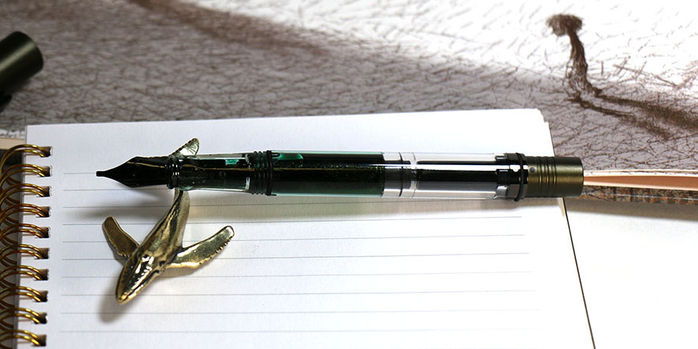sassy_brassy_whale_pen_rest_with_monteverde_mp1_fountain_pen_with_ko_muyneon_art