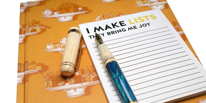 laban_326_mirage_blue_mirage_fountain_pen_on_notebook