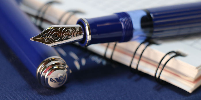 pelikan_m815_special_edition_metal_blue_striped_fountain_pens_nib_closeup