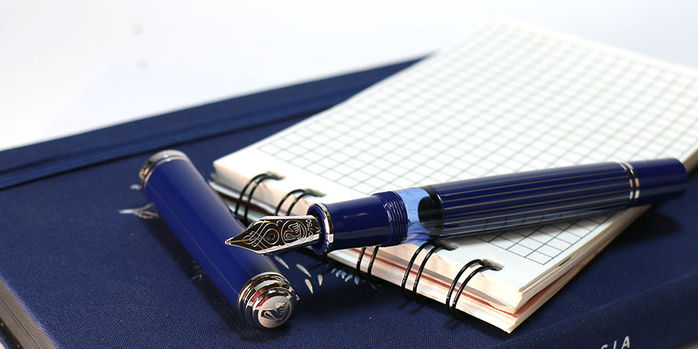 pelikan_m815_special_edition_metal_blue_striped_fountain_pens_nib_on_spiral