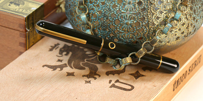 nahvalur_nautilus_ebonite_2025_edition_fountain_pens_bronze_corydoras_capped
