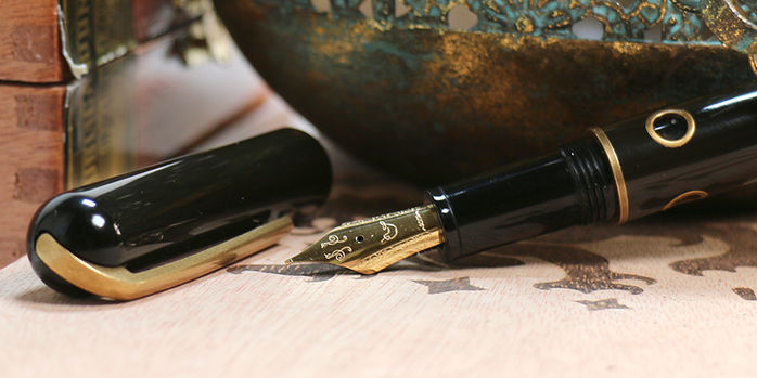 nahvalur_nautilus_ebonite_2025_edition_fountain_pens_bronze_corydoras_nib_uncapped