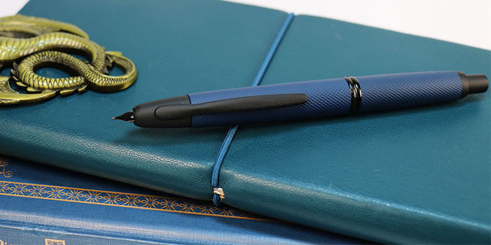 link_midnight_vanishining_point_on_top_notebook