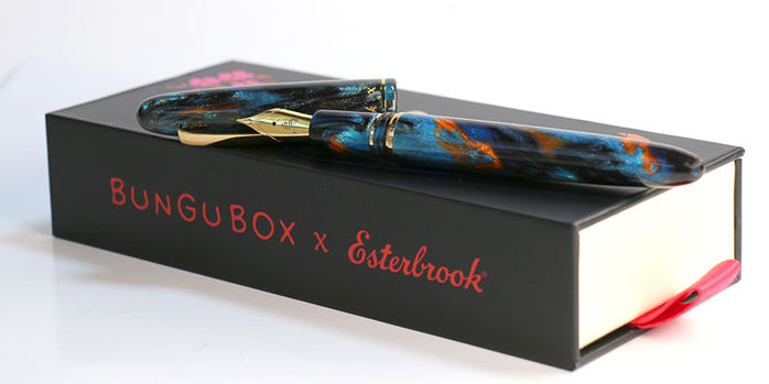 esterbrook_x_bungubox_estie_kingfisher_fountain_pen_showing_nib_on_box