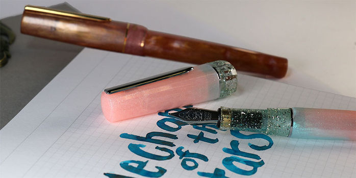 benu_haute_collection_fountain_pens_lustre_and_perle_on_notebook