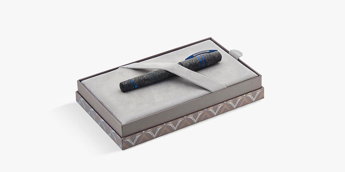 visconti_gift_box_with_carbon_abyssus_pen