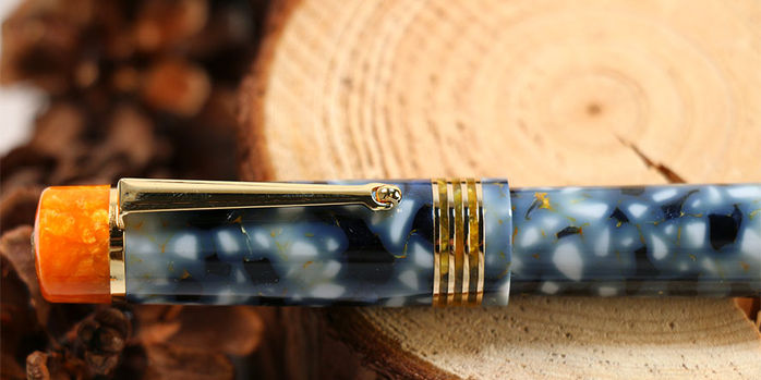 delta_oro_di_amalfi_fountain_pens_cap_closeup