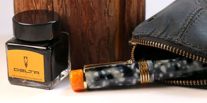 delta_oro_di_amalfi_fountain_pens_in_pen_pouch