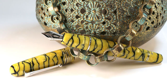delta_rediscover_pompei_fountain_pens_nib