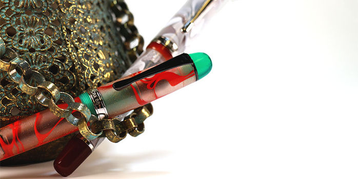 opus_88_holiday_jazz_under_the_mistletoe_fountain_pen_capped_with_catwalk