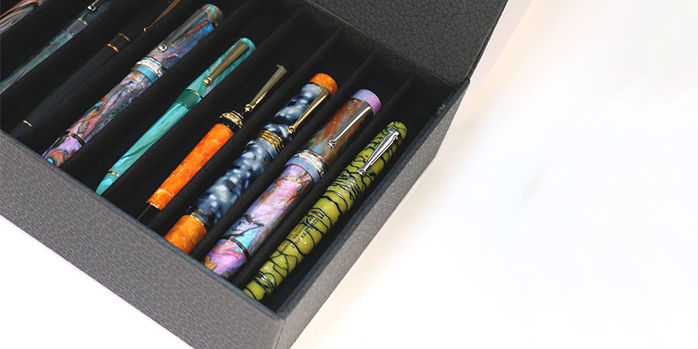 delta_12_pen_box_open_from_above