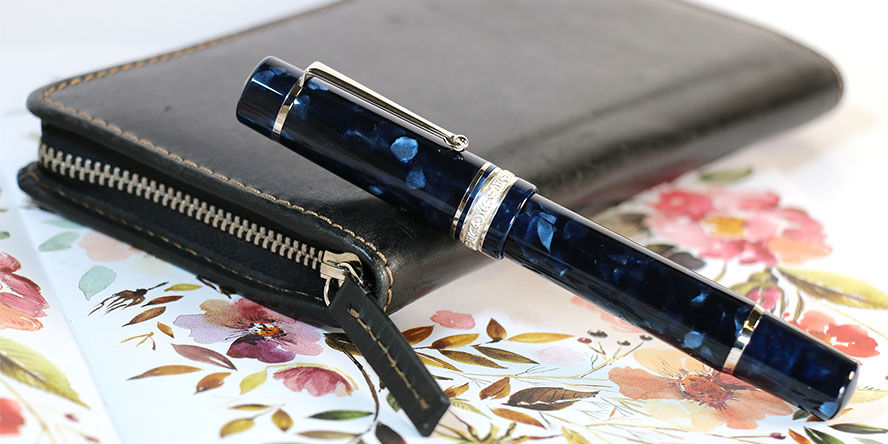 Delta Reservoir 2.0 Fountain Pens delta_reservoir_2.0_fountain_pens_capped_with_dee_charles_zipper_case