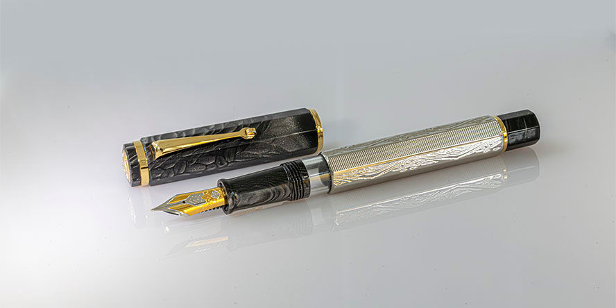 Omas Cobra Fountain Pens OMAS_Cobra_fountain_pen_uncapped