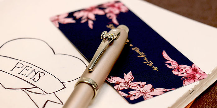 Sheaffer_emily_in_paris_100_champagne_gold_fountain_pens_capped