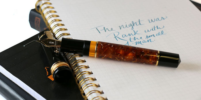 delta_exclusive_dv_original_midsize_amber_fountain_pens