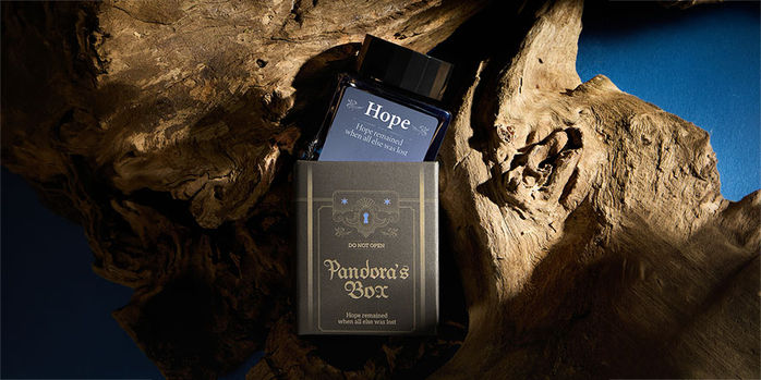 wearingeul_hope_ink_pulling_glass_30ml_bottle_out_of_box
