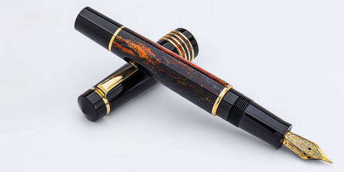 delta_dv_glow_up_14kt_gold_nib_fountain_pens__on_cap