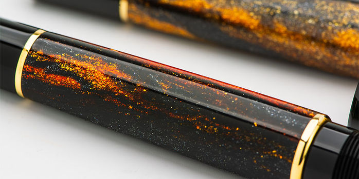 delta_dv_glow_up_fountain_pens_14ktgold_nib_resin_closeup