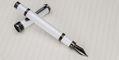 monteverde_innova_cloud_dancer_2026_color_of_the_year_fountain_pens_gunmetal