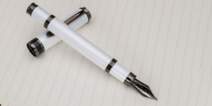 monteverde_innova_cloud_dancer_2026_color_of_the_year_fountain_pens_gunmetal