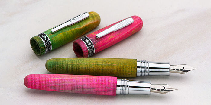 conklin_1898_stablized_wood_fountain_pens_green_and_pink_set_uncapped