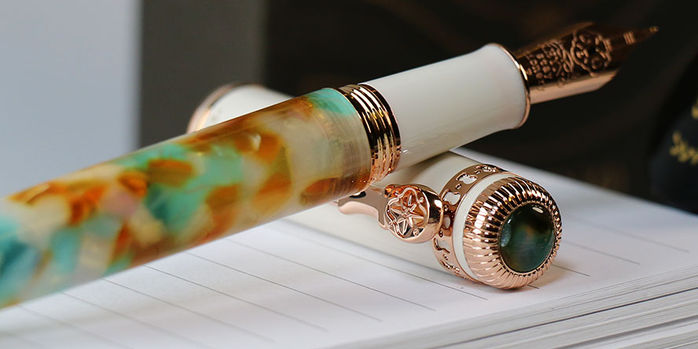 dominant_industry_keyno_staytionery_001_serenity_fountain_pens_resin_closeup_cap_closeup