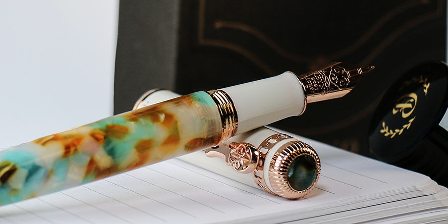 Keyno Stay.tionery 001 Serenity  Fountain Pens keyno_stay_tionery_001_serenity_fountain_pens_uncapped