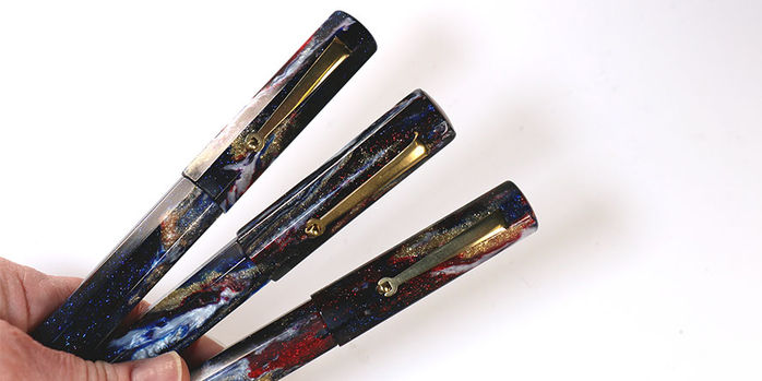 hinze_freedom_250_founrtain_pens_in_hand