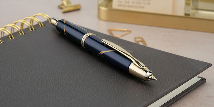 Pilot_Vanishing_Point_2026_LE_Golden_Journey_nib_zoom