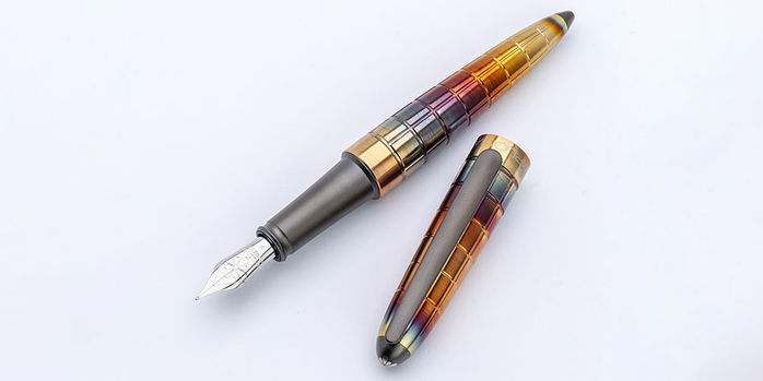diplomat_aero_rhomb_flame_fountain_pen_uncapped_second_pic