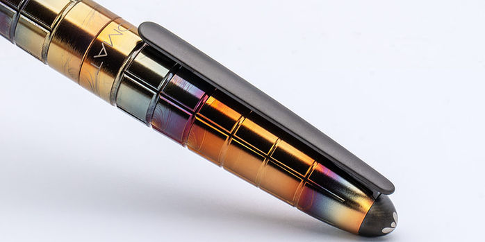 diplomat_aero_rhomb_flame_ballpoint_pen_cap_zoom