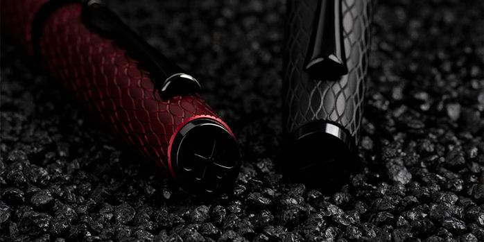 diplomat_cobra_fountain_pens_finials_closeup