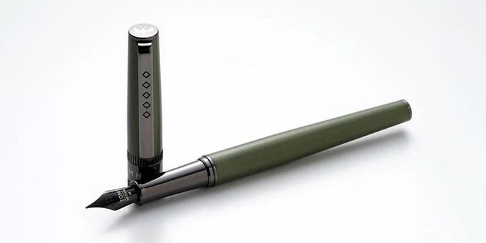 Tom_Hessin_Rebel_collection_fountain_pens_garrison