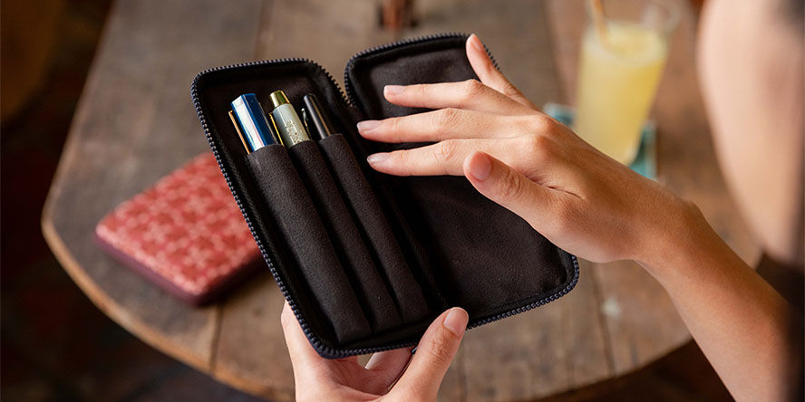 Kyoku haku Archaeology Zipper 3 Slot Pen Carrying Cases kyokuhaku_archaeology_3_pen_zipper_cases_interior