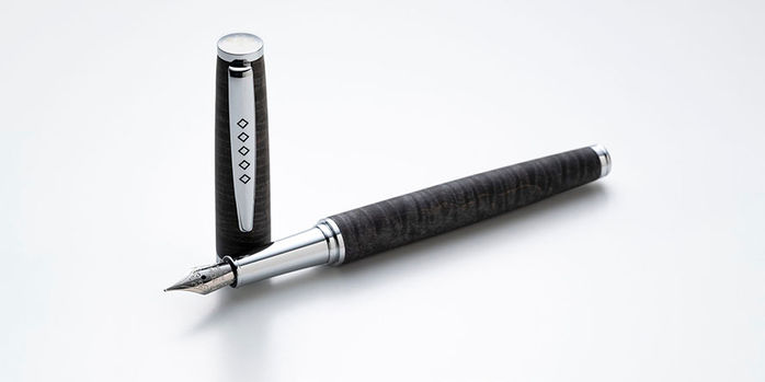 Tom_Hessin_Edinburgh_fountain_pen_stone_uncapped