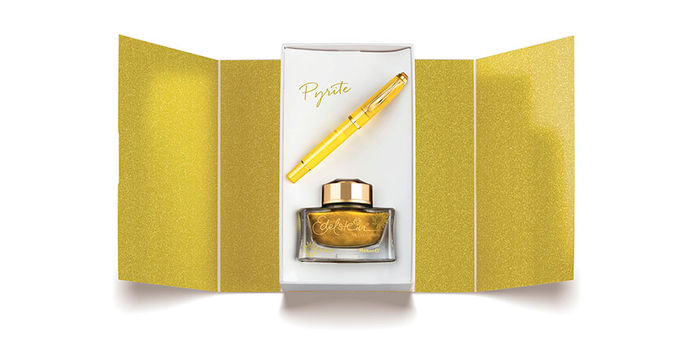 Pelikan_M200_Pyrite_pen_and_ink_gift_set_open