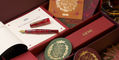 Benu_Christmas_Cheer_Gift_Set_open_box_pen_uncapped