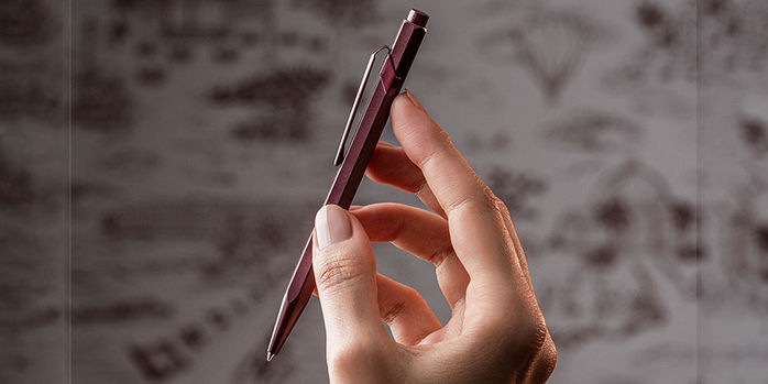 Caran_dAche_Toile_ballpoint_burgundy_hand