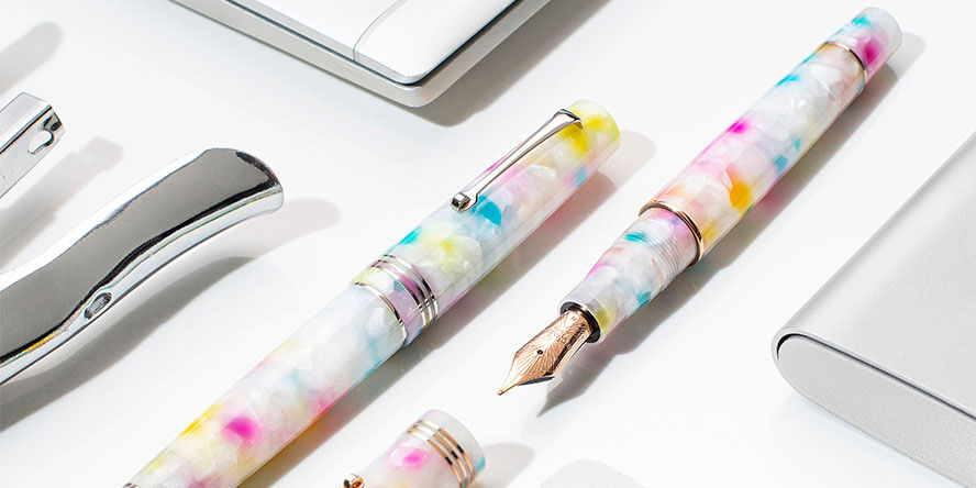 Leonardo Officina Italiana Momento Zero Rainbow Sprinkles Fountain Pens leonardo_officina_italiana_momento_zero_rainbow_sprinkles_fountain_pens_uncapped