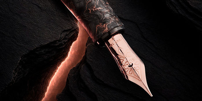 Visconti_Homo_Sapie_Carbon_Rose_nib_zoom