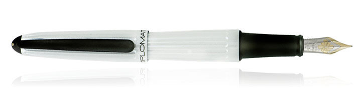 Lacquered White 14kt nib Diplomat Aero Fountain Pens